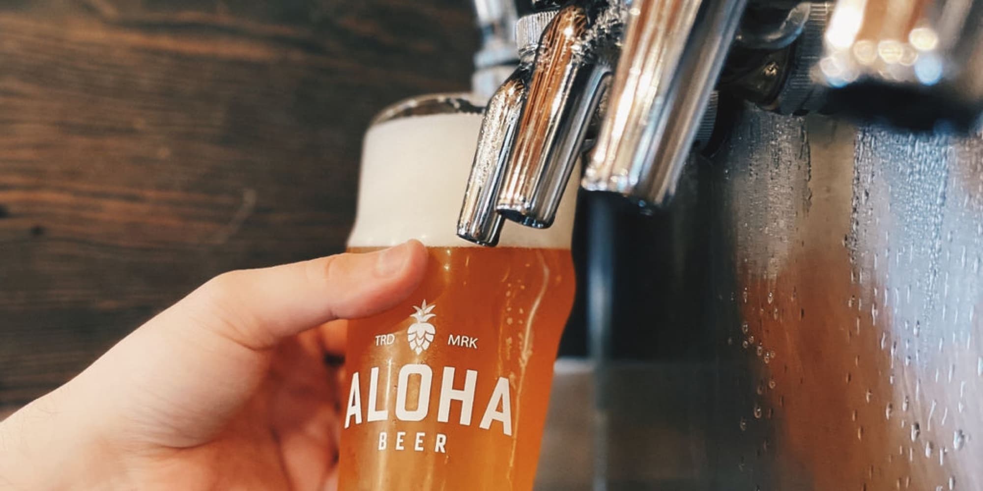 Aloha Beer Company — branded glass pour from tap