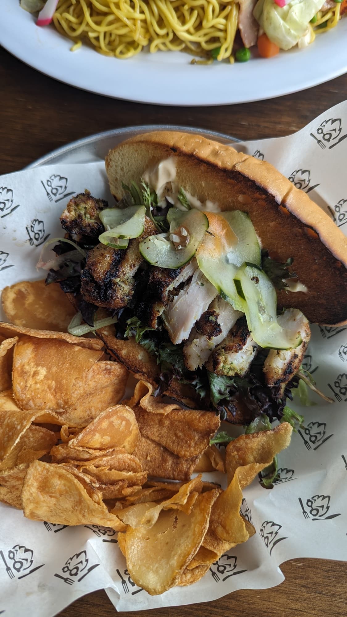 Beer Lab — The HALL at Pearlridge — grilled chicken sandwich chips